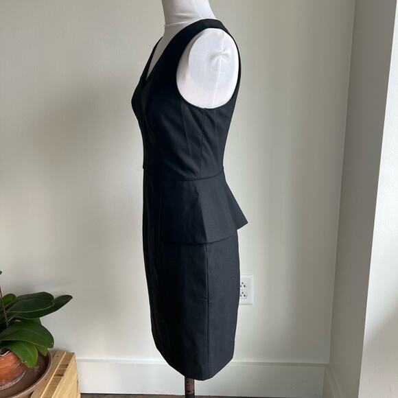 BANANA REPUBLIC BLACK SLEEVELESS PEPLAM V NECK TAILORED DRESS SIZE 2P - Picture 4 of 6